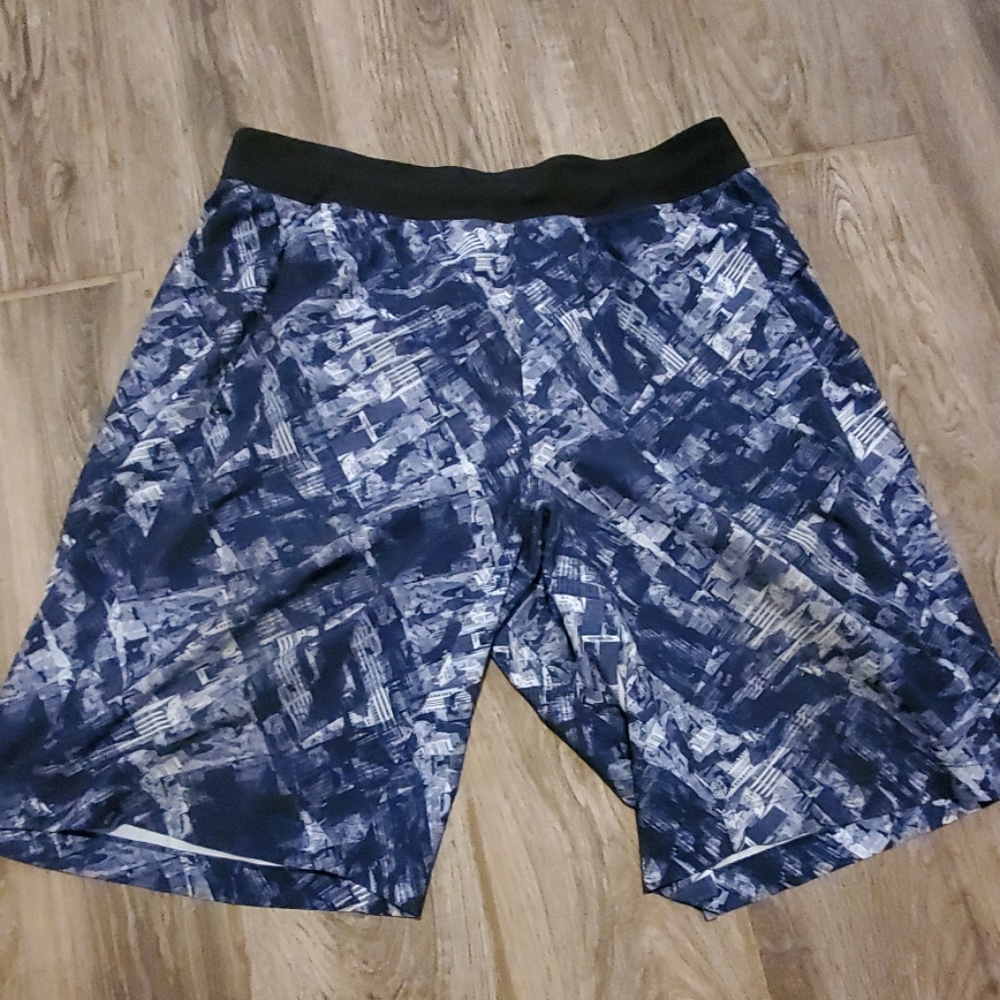 Men's Lululemon drawstring shorts